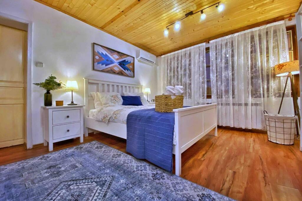 The Secret Lodge- New With Private Garage, Entire House Veliko Tárnovo Exterior foto